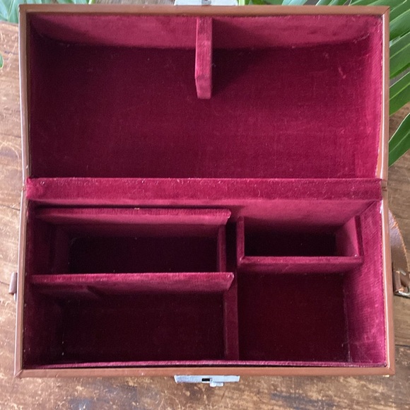 Vintage Bell & Howard Leather 16mm Movie Camera Case - Picture 8 of 11